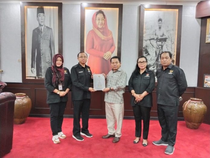 laporan tahunan KI